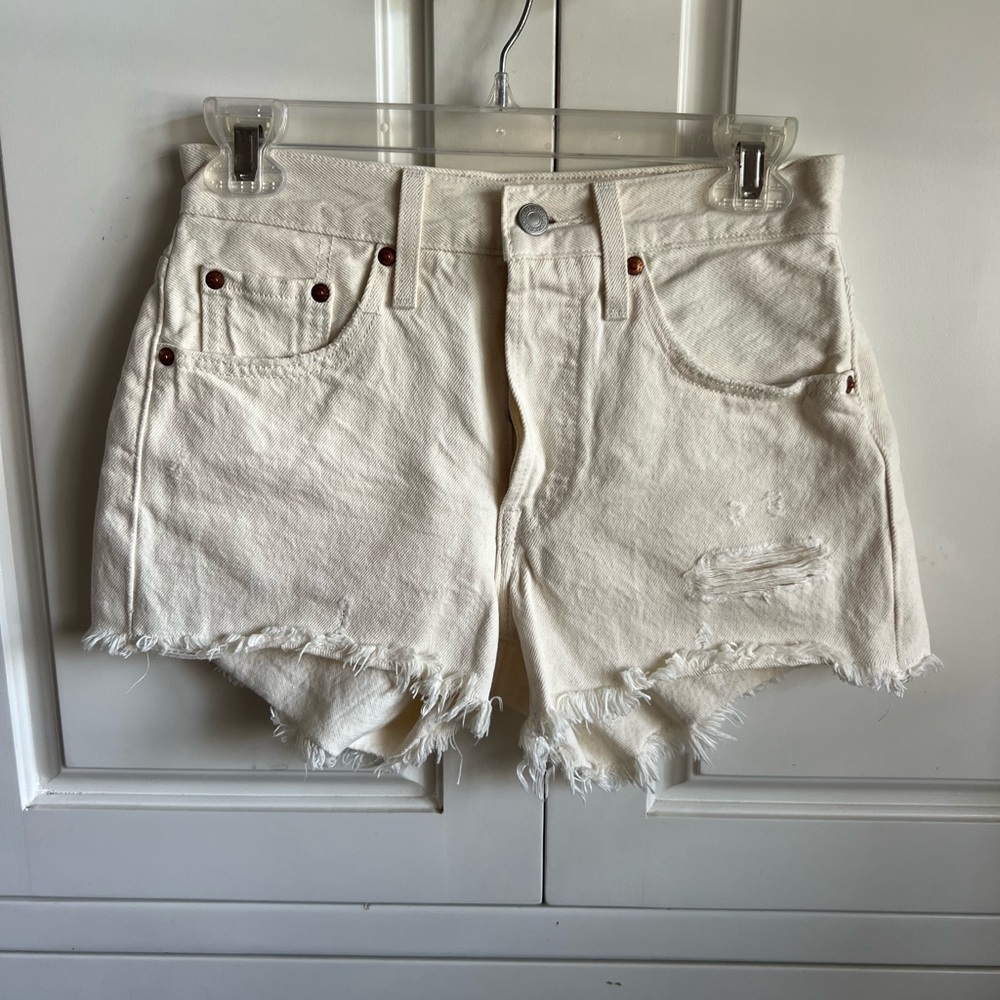 Levi’s 501 off white shorts
